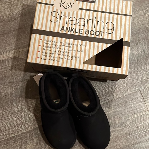 Kirkland Kid’s shearling Ankle boots - Picture 1 of 6